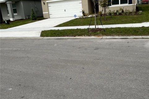 House in Lake Wales, Florida 3 bedrooms № 2030558