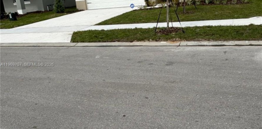 House in Lake Wales, Florida 3 bedrooms № 2030558