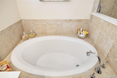 House in Bradenton, Florida 3 bedrooms, 171.78 sq.m. № 1524109 - photo 23