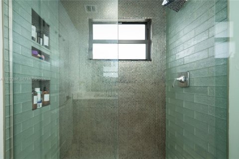 Townhouse in Miami, Florida 3 bedrooms, 165.09 sq.m. № 2042457 - photo 15