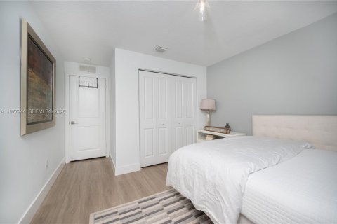 Townhouse in Miami, Florida 3 bedrooms, 165.09 sq.m. № 2042457 - photo 19