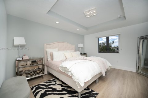 Townhouse in Miami, Florida 3 bedrooms, 165.09 sq.m. № 2042457 - photo 13