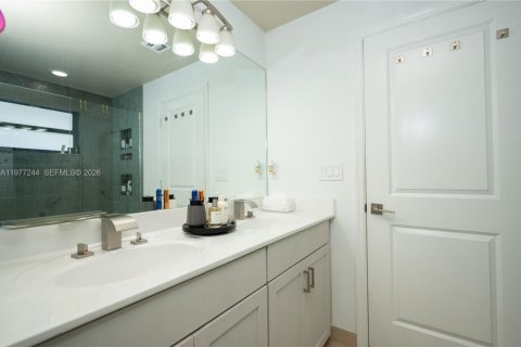 Townhouse in Miami, Florida 3 bedrooms, 165.09 sq.m. № 2042457 - photo 17