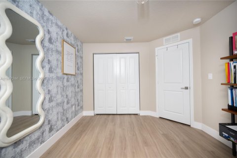 Townhouse in Miami, Florida 3 bedrooms, 165.09 sq.m. № 2042457 - photo 23