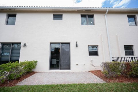 Townhouse in Miami, Florida 3 bedrooms, 165.09 sq.m. № 2042457 - photo 29