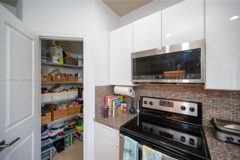 Townhouse in Miami, Florida 3 bedrooms, 165.09 sq.m. № 2042457 - photo 8