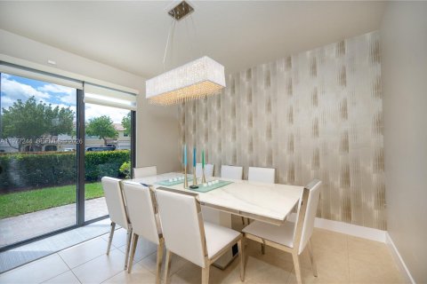 Townhouse in Miami, Florida 3 bedrooms, 165.09 sq.m. № 2042457 - photo 10