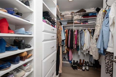 Townhouse in Miami, Florida 3 bedrooms, 165.09 sq.m. № 2042457 - photo 14