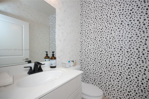 Townhouse in Miami, Florida 3 bedrooms, 165.09 sq.m. № 2042457 - photo 11