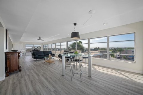 Купить кондоминиум в Сент-Пит-Бич, Флорида 5 комнат, 248.05м2, № 1431009 - фото 4