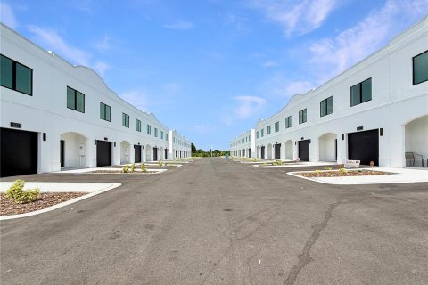 Townhouse in Tampa, Florida 3 bedrooms, 178.19 sq.m. № 2239004 - photo 4