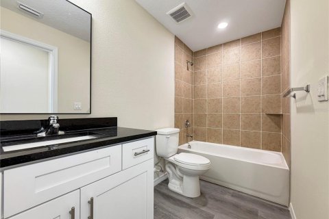 Townhouse in Tampa, Florida 3 bedrooms, 178.19 sq.m. № 2239004 - photo 28
