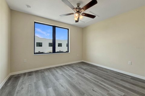 Townhouse in Tampa, Florida 3 bedrooms, 178.19 sq.m. № 2239004 - photo 23