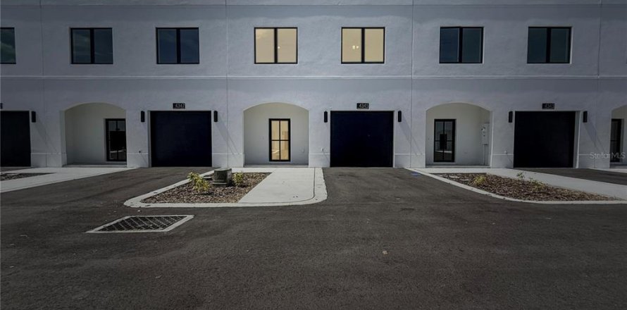 Townhouse in Tampa, Florida 3 bedrooms, 178.19 sq.m. № 2239004