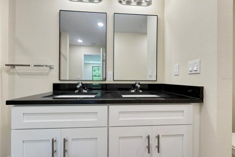 Townhouse in Tampa, Florida 3 bedrooms, 178.19 sq.m. № 2239004 - photo 19