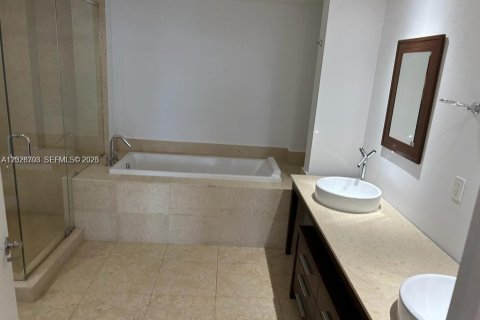 Condo in Miami, Florida, 2 bedrooms № 2257572 - photo 8