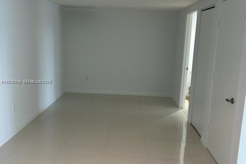 Condo in Miami, Florida, 2 bedrooms № 2257572 - photo 5