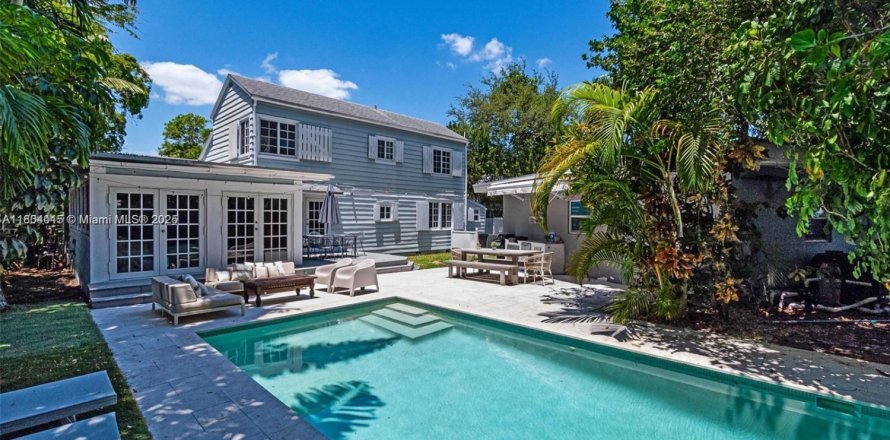 Villa ou maison à Miami Shores, Floride 4 chambres, 212.93 m2 № 1978393