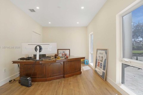 Купить виллу или дом в Хомстед, Флорида 6 спален, 469.34м2, № 2036624 - фото 13