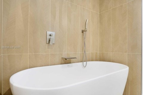 Купить виллу или дом в Хомстед, Флорида 6 спален, 469.34м2, № 2036624 - фото 23