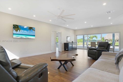 Купить виллу или дом в Хомстед, Флорида 6 спален, 469.34м2, № 2036624 - фото 7