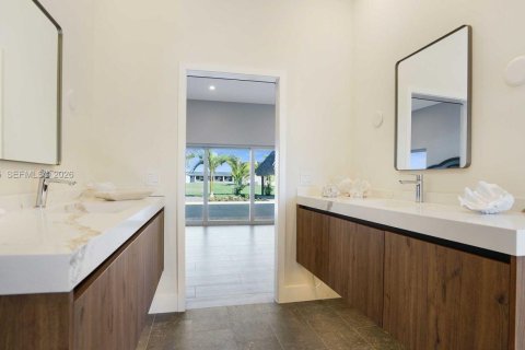 Купить виллу или дом в Хомстед, Флорида 6 спален, 469.34м2, № 2036624 - фото 19