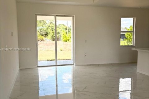 Casa en venta en Lehigh Acres, Florida, 3 dormitorios, 126.07 m2 № 2054898 - foto 3