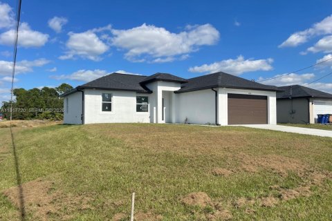 House in Lehigh Acres, Florida 3 bedrooms, 126.07 sq.m. № 2054898