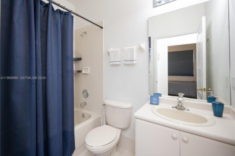 Adosado en venta en Miami, Florida, 3 dormitorios, 164.9 m2 № 2030691 - foto 10