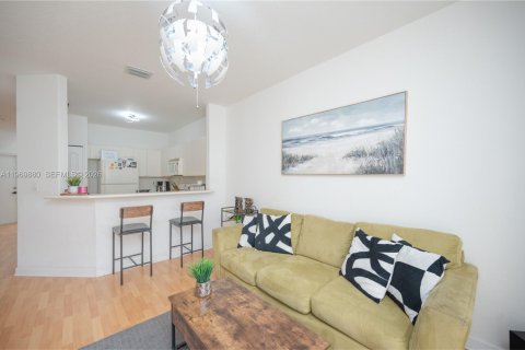 Adosado en venta en Miami, Florida, 3 dormitorios, 164.9 m2 № 2030691 - foto 8