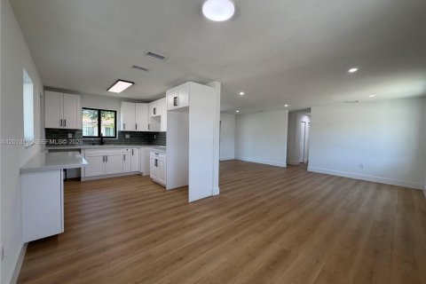 Villa ou maison à vendre à Miami Gardens, Floride: 3 chambres, 102.56 m2 № 2086994 - photo 6