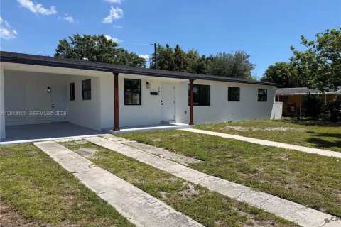Villa ou maison à vendre à Miami Gardens, Floride: 3 chambres, 102.56 m2 № 2086994 - photo 2
