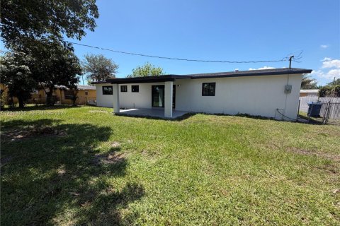 Villa ou maison à vendre à Miami Gardens, Floride: 3 chambres, 102.56 m2 № 2086994 - photo 21