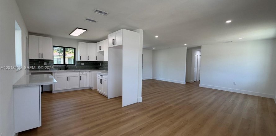 Villa ou maison à Miami Gardens, Floride 3 chambres, 102.56 m2 № 2086994