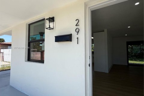 Villa ou maison à vendre à Miami Gardens, Floride: 3 chambres, 102.56 m2 № 2086994 - photo 4