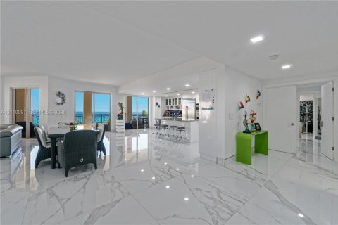 Copropriété à vendre à Hollywood, Floride: 3 chambres, 286.6 m2 № 2426267 - photo 11