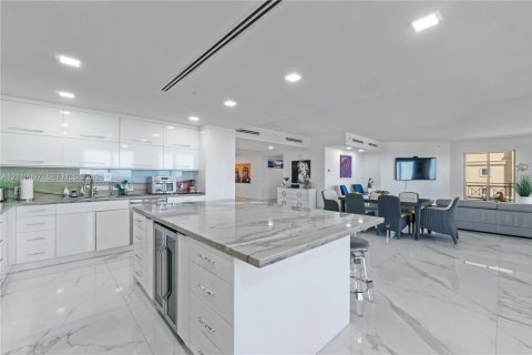 Copropriété à vendre à Hollywood, Floride: 3 chambres, 286.6 m2 № 2426267 - photo 16