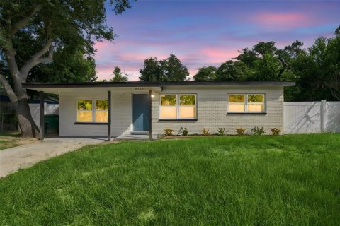 Casa en Tampa, Florida 4 dormitorios, 96.25 m2 № 2379086