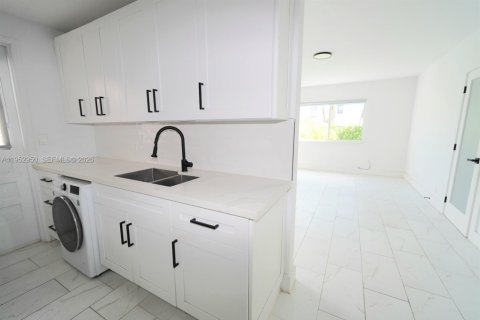 Copropriété à louer à Miami Beach, Floride: 2 chambres, 83.61 m2 № 2008715 - photo 11