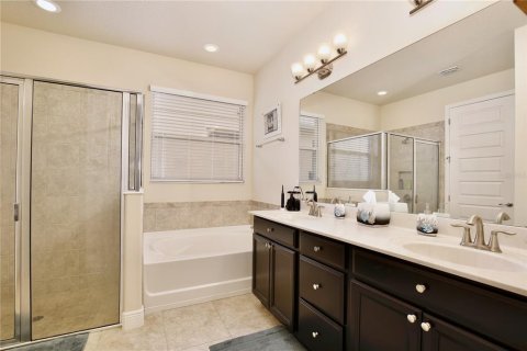 House in Winter Garden, Florida 4 bedrooms, 212.84 sq.m. № 1869817 - photo 17