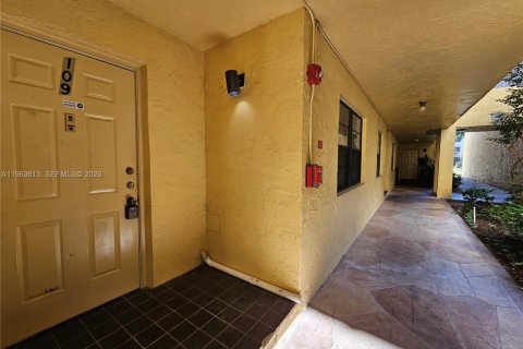Copropriété à louer à Lauderhill, Floride: 2 chambres, 109.62 m2 № 2025606 - photo 6