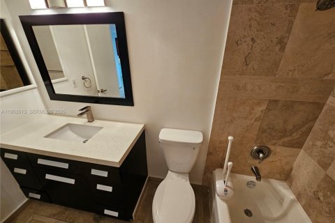 Copropriété à louer à Lauderhill, Floride: 2 chambres, 109.62 m2 № 2025606 - photo 19