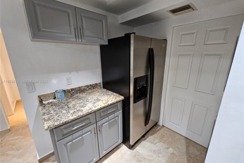 Copropriété à louer à Lauderhill, Floride: 2 chambres, 109.62 m2 № 2025606 - photo 12