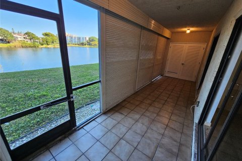 Copropriété à louer à Lauderhill, Floride: 2 chambres, 109.62 m2 № 2025606 - photo 27