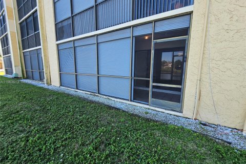 Copropriété à louer à Lauderhill, Floride: 2 chambres, 109.62 m2 № 2025606 - photo 30