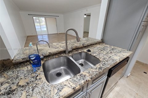 Copropriété à louer à Lauderhill, Floride: 2 chambres, 109.62 m2 № 2025606 - photo 15