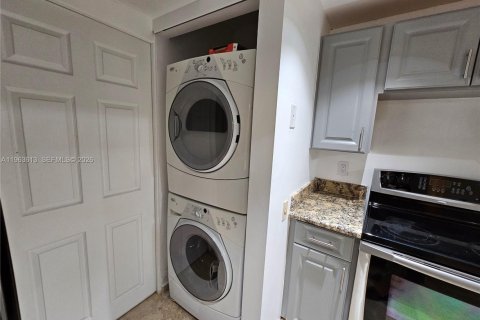 Copropriété à louer à Lauderhill, Floride: 2 chambres, 109.62 m2 № 2025606 - photo 11