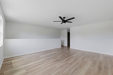 Commercial property in Saint Petersburg, Florida 6 bedrooms, 358.32 sq.m. № 2140780 - photo 16
