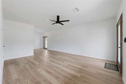 Commercial property in Saint Petersburg, Florida 6 bedrooms, 358.32 sq.m. № 2140780 - photo 10