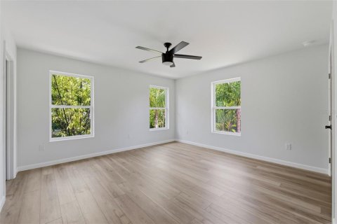 Commercial property in Saint Petersburg, Florida 6 bedrooms, 358.32 sq.m. № 2140780 - photo 21